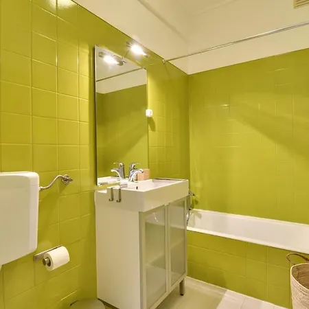 Well-design 1 Bedroom In Encarnacao Апартаменты Лиссабон