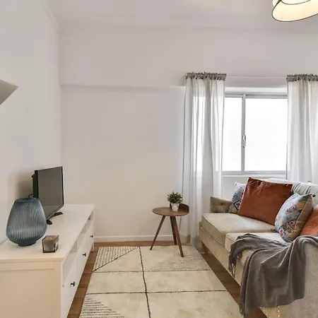 Well-design 1 Bedroom In Encarnacao Лиссабон